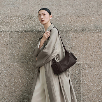 Naistele PU crossbody õlakott, ovaalne kuju, tõmbluku avamine, sisemine tasku koos tõmblukuga ja telefonitasku