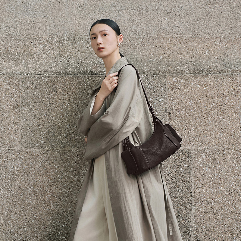 Naistele PU crossbody õlakott, ovaalne kuju, tõmbluku avamine, sisemine tasku koos tõmblukuga ja telefonitasku