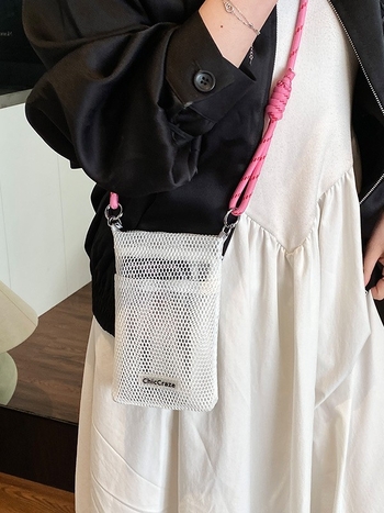 Naiste telefonikott, linnaline lihtsuse stiil, vertikaalne ruutkujuline kuju, avatud tasku, mobiiltelefon tasku, suvi 2025