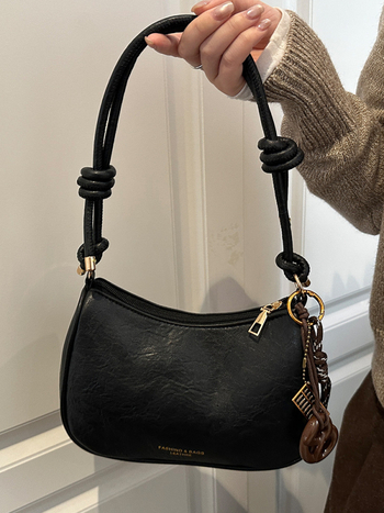 PU õlakott, horisontaalne ruudukujuline siluett, tõmblukk, polüestervooder, üks õlarihm