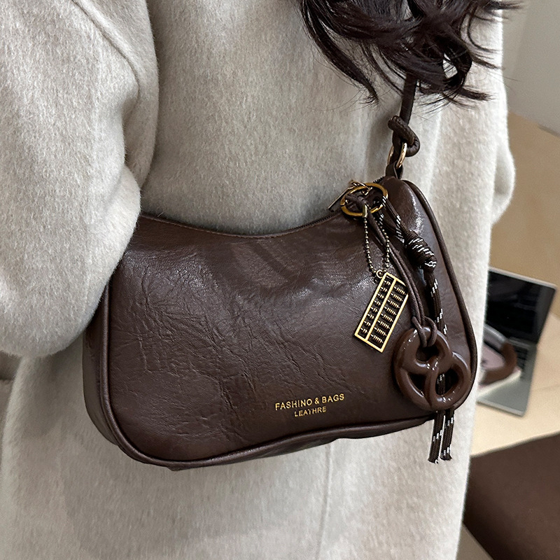 PU õlakott, horisontaalne ruudukujuline siluett, tõmblukk, polüestervooder, üks õlarihm