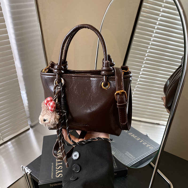 PU bucket kott, crossbody magnetilise sulgemisega, horisontaalne ruudukujuline kuju, sisemine telefoni tasku.