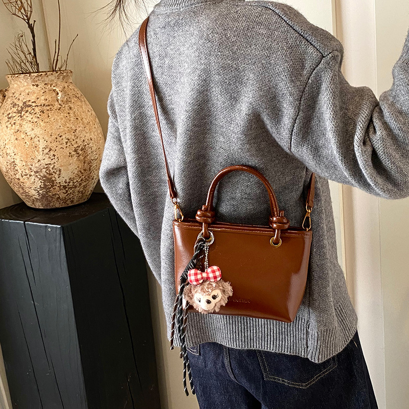 PU bucket kott, crossbody magnetilise sulgemisega, horisontaalne ruudukujuline kuju, sisemine telefoni tasku.