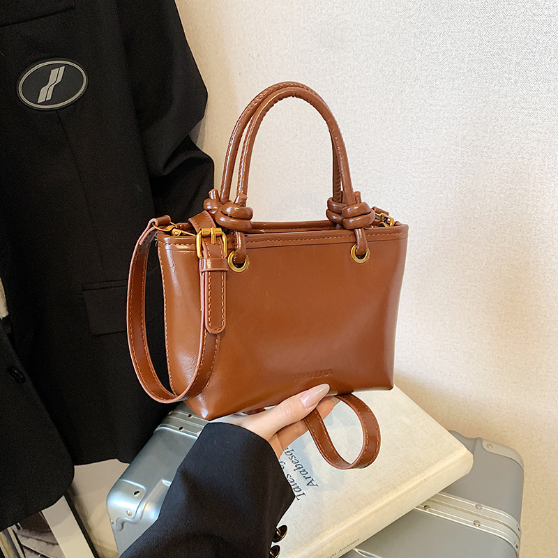 PU bucket kott, crossbody magnetilise sulgemisega, horisontaalne ruudukujuline kuju, sisemine telefoni tasku.