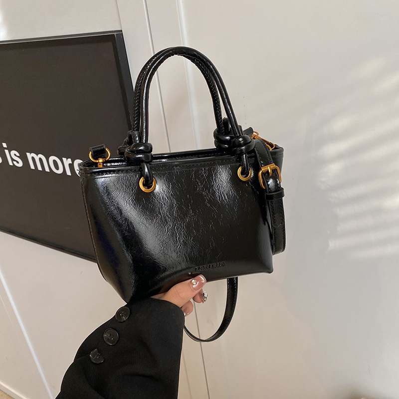 PU bucket kott, crossbody magnetilise sulgemisega, horisontaalne ruudukujuline kuju, sisemine telefoni tasku.