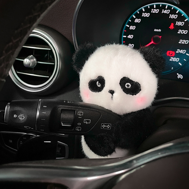 Švelnus pliušinis Panda automobilių papuošalas karikatūriniu stiliumi; Medžiaga: pliušas; Stilius: karikatūra; Funkcija: aromaterapija; Prekės ženklas: AIBU