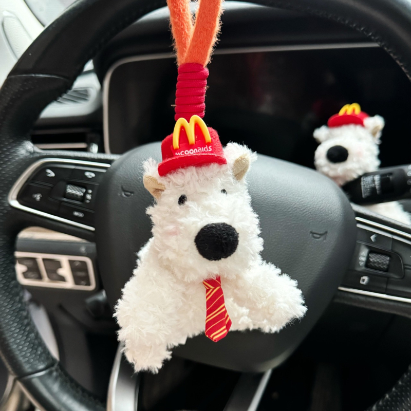 Pliušine autosõbra ripats West Highland White Terrieriga – armas stiil, auto kaunistus, kingitus valmis