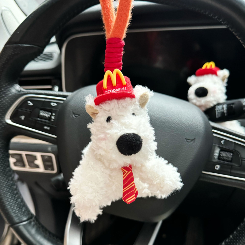 Pliušine autosõbra ripats West Highland White Terrieriga – armas stiil, auto kaunistus, kingitus valmis