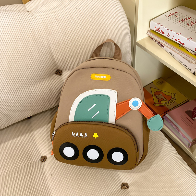 Bērnudārza mugursoma ar ekskavatora motīvu — viegla, universāla, neilons.