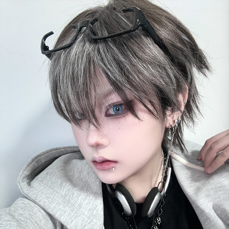 Perucă cosplay, păr masculin scurt, D-159, fibre rezistente la temperaturi înalte, breton în straturi, potrivire universală