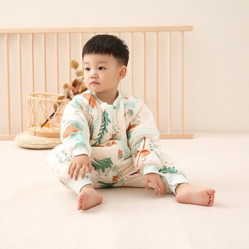 Vaiko miego krepšys su pastovia temperatūra, tirštas žiemai/rudeniai, 95% medvilnė, pamušalas medvilnė, užpildas poliesterio pluoštas + pastovios temperatūros pluoštas, nuimamos rankovės, karikatūrinis raštas