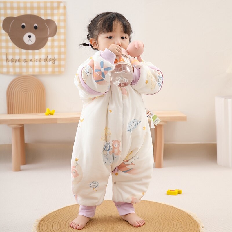 Vaiko miego krepšys su pastovia temperatūra, tirštas žiemai/rudeniai, 95% medvilnė, pamušalas medvilnė, užpildas poliesterio pluoštas + pastovios temperatūros pluoštas, nuimamos rankovės, karikatūrinis raštas