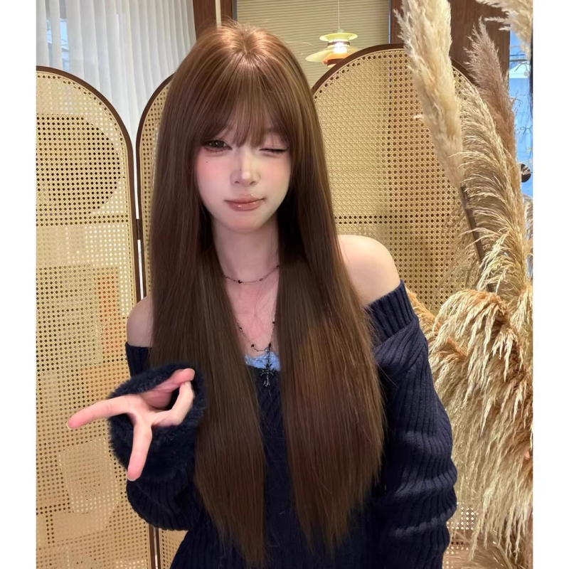 Parochňa s dlhými rovnými vlasmi a ofinkou, prirodzený štýl, vlákna odolné voči teplu