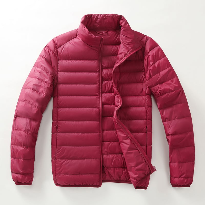 Púštná bunda s 90% bieleho kačacieho peria, vonkajší materiál nylon 100%, podšívka 100% nylon, dĺžka 50–65 cm, kapucňa, stojací golier, zips