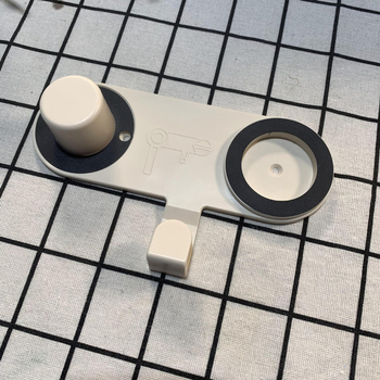 Nástenný držiak na sušič vlasov s magnetickým uchytením, bez vŕtania; model CD02; nosnosť 5 kg; štýl moderný minimalistický