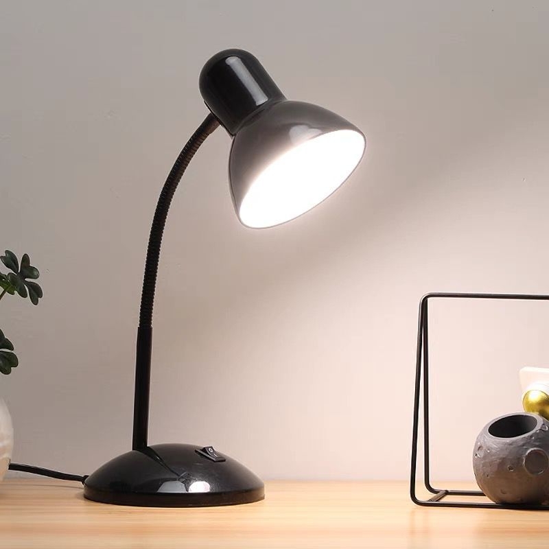 Metalna stolna lampa, napajanje iz utičnice, E27 navoj, vintage stil rasvjetnog tijela s prekidačem na gumb