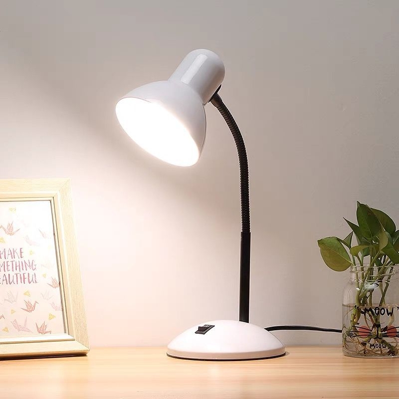 Metalna stolna lampa, napajanje iz utičnice, E27 navoj, vintage stil rasvjetnog tijela s prekidačem na gumb