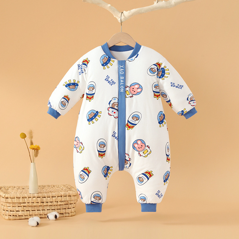 Kūdikio miego maišelis – tankus, medvilnės išorė, poliesterio pamušalas, metalinis užtrauktukas, animacinis raštas, tinkamas žiemai, pavasariui ir rudeniui, pastovaus temperatūros funkcija, amžius 1–3 metai