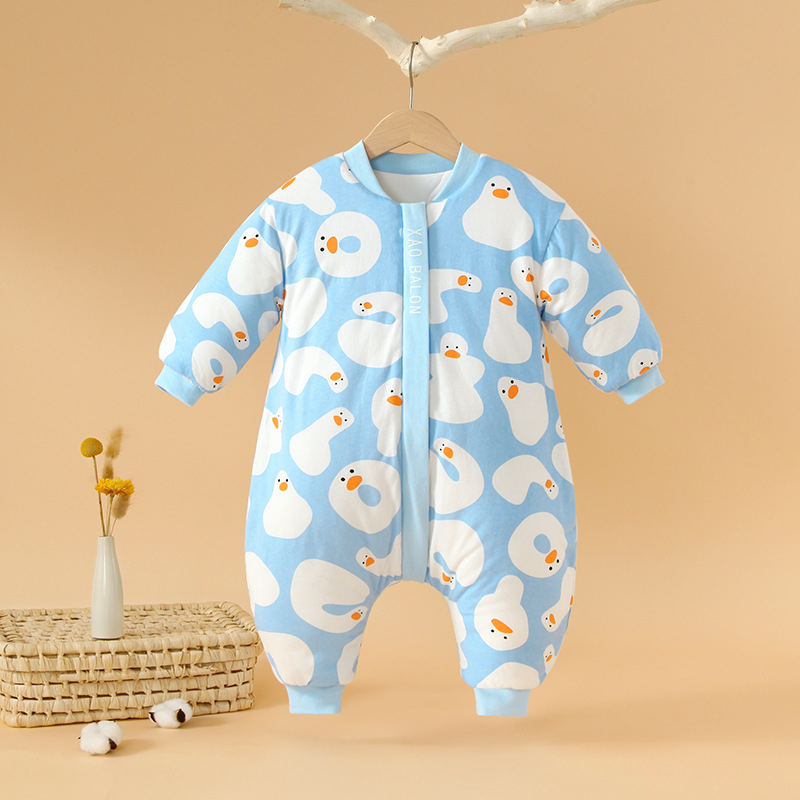 Kūdikio miego maišelis – tankus, medvilnės išorė, poliesterio pamušalas, metalinis užtrauktukas, animacinis raštas, tinkamas žiemai, pavasariui ir rudeniui, pastovaus temperatūros funkcija, amžius 1–3 metai