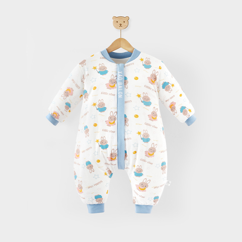 Kūdikio miego maišelis – tankus, medvilnės išorė, poliesterio pamušalas, metalinis užtrauktukas, animacinis raštas, tinkamas žiemai, pavasariui ir rudeniui, pastovaus temperatūros funkcija, amžius 1–3 metai