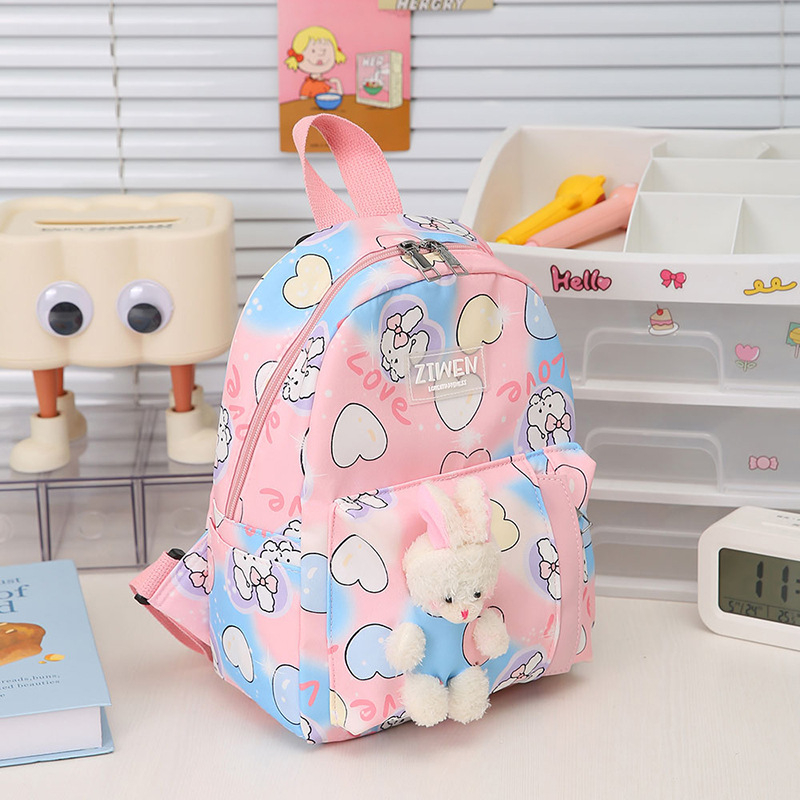 Põhikooli õpilastele mõeldud seljakott armsa anime mustriga; materjal nailon; hingav, veekindel, ultra kerge; vooder polüester; kaarjas õla rihm.