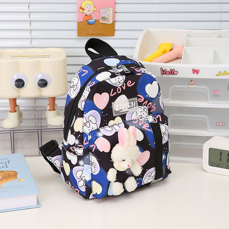 Põhikooli õpilastele mõeldud seljakott armsa anime mustriga; materjal nailon; hingav, veekindel, ultra kerge; vooder polüester; kaarjas õla rihm.