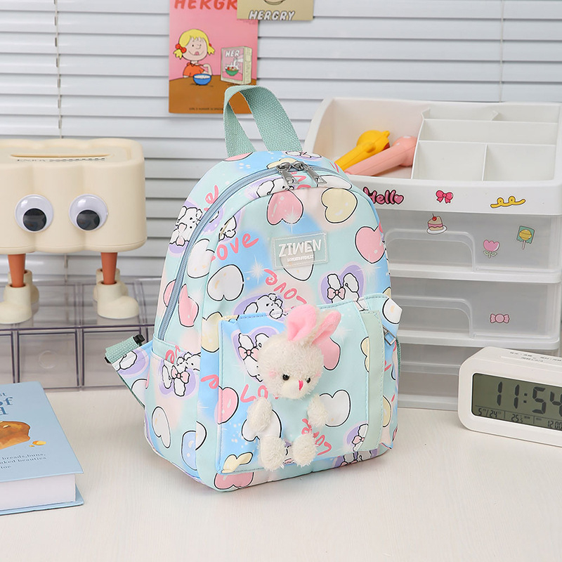 Põhikooli õpilastele mõeldud seljakott armsa anime mustriga; materjal nailon; hingav, veekindel, ultra kerge; vooder polüester; kaarjas õla rihm.