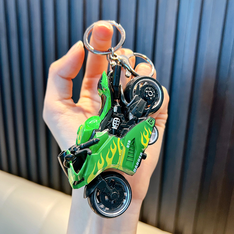 Kljucni lanac za motocikl s plamenom – legura i plastika, cartoon stil model privjesak