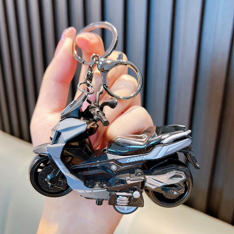 Privjesak za ključeve motocikla s crtić dizajnom, plastični, mehanizam za izvlačenje, samostalno pakiranje