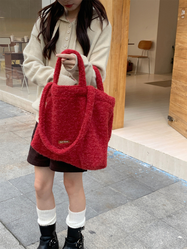 Linna stiilis villane tote kott, horisontaalne ruutu kuju, magnetlukustus, sisemine zip-lukk ja telefoni tasku