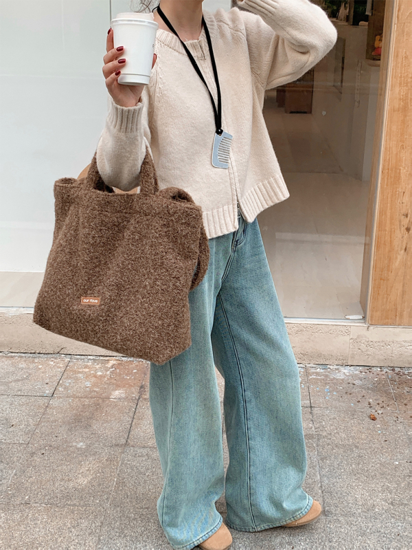 Linna stiilis villane tote kott, horisontaalne ruutu kuju, magnetlukustus, sisemine zip-lukk ja telefoni tasku