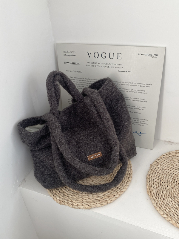 Linna stiilis villane tote kott, horisontaalne ruutu kuju, magnetlukustus, sisemine zip-lukk ja telefoni tasku