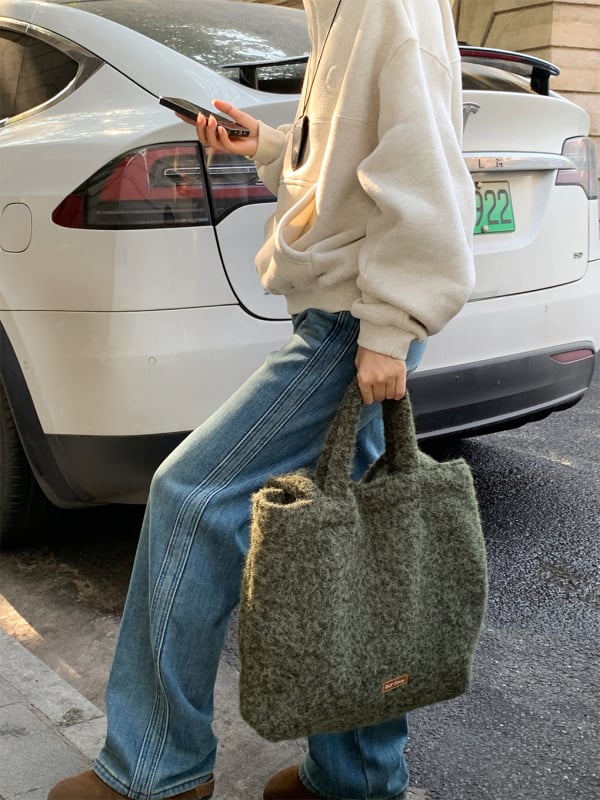 Linna stiilis villane tote kott, horisontaalne ruutu kuju, magnetlukustus, sisemine zip-lukk ja telefoni tasku