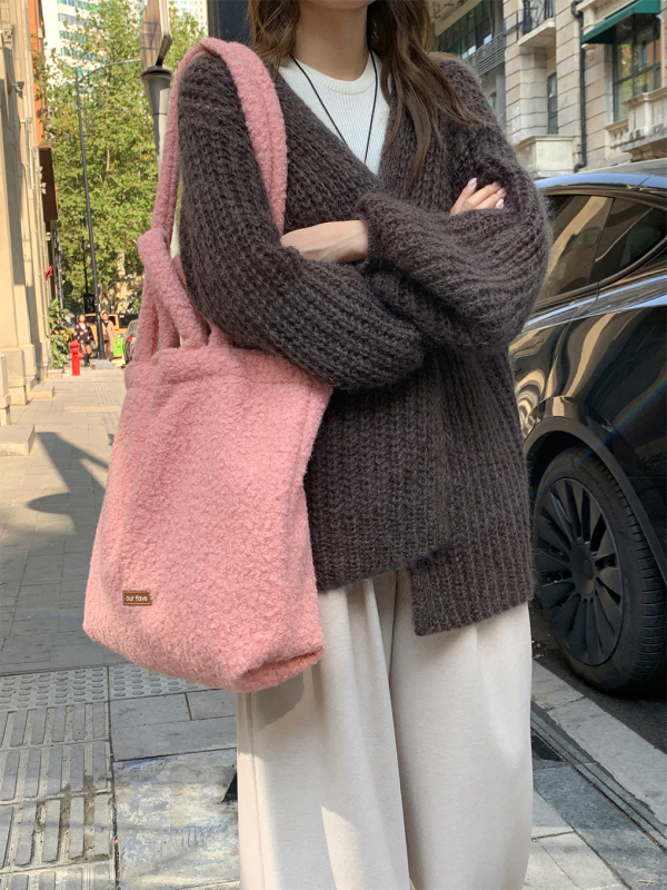 Linna stiilis villane tote kott, horisontaalne ruutu kuju, magnetlukustus, sisemine zip-lukk ja telefoni tasku