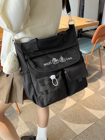 Japán stílusú, friss és aranyos válltáska, Oxford anyagból, vízszintes négyszögletes forma, cipzáras zárás, belső cipzáros zseb és laptopzseb
