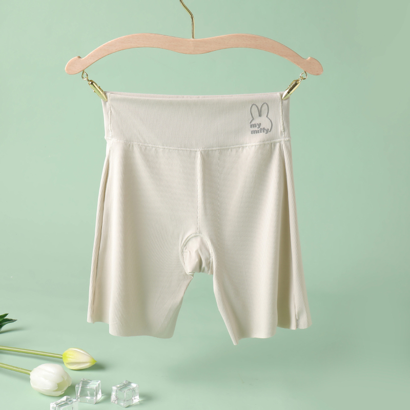 Pantaloni scurți de siguranță pentru fetițe, din nylon, lungime 3/4, talie înaltă cu elastic, fără deschidere la zona intimă, compoziție 73% nylon, 27% elastan