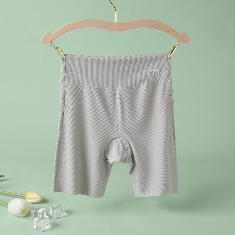 Pantaloni scurți de siguranță pentru fetițe, din nylon, lungime 3/4, talie înaltă cu elastic, fără deschidere la zona intimă, compoziție 73% nylon, 27% elastan