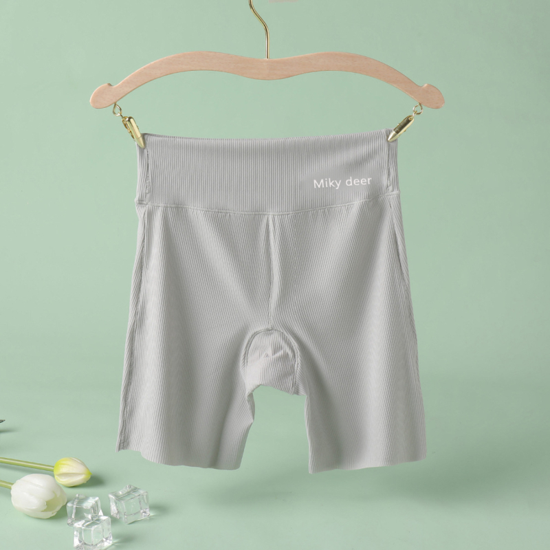 Pantaloni scurți de siguranță pentru fetițe, din nylon, lungime 3/4, talie înaltă cu elastic, fără deschidere la zona intimă, compoziție 73% nylon, 27% elastan