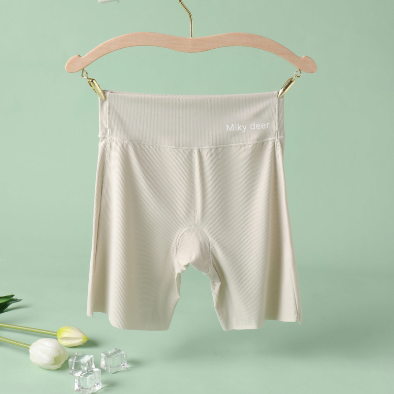 Pantaloni scurți de siguranță pentru fetițe, din nylon, lungime 3/4, talie înaltă cu elastic, fără deschidere la zona intimă, compoziție 73% nylon, 27% elastan