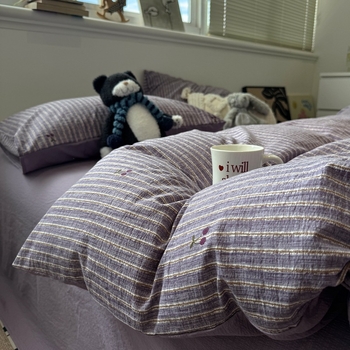 Keturių dalių patalynės komplektas iš egiptietiškos ilgaplaukes medvilnės: antklodės užvalkalas ir lakštai, tie-dye spausdinimas su karikatūrų motyvu, skandinaviškas stilius