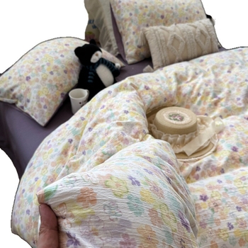 Keturių dalių patalynės komplektas iš egiptietiškos ilgaplaukes medvilnės: antklodės užvalkalas ir lakštai, tie-dye spausdinimas su karikatūrų motyvu, skandinaviškas stilius