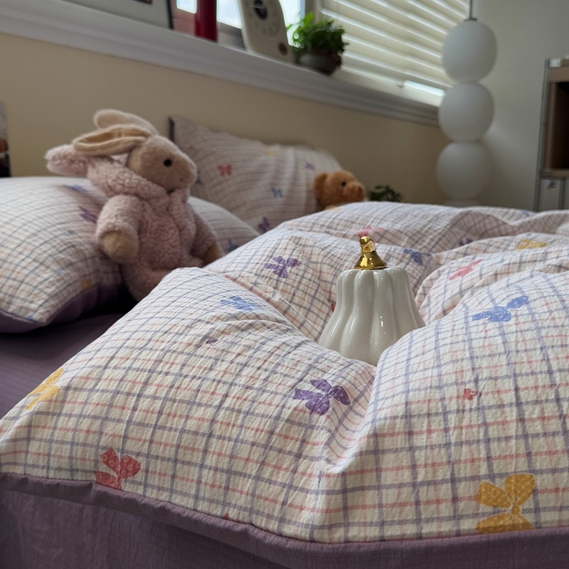 Keturių dalių patalynės komplektas iš egiptietiškos ilgaplaukes medvilnės: antklodės užvalkalas ir lakštai, tie-dye spausdinimas su karikatūrų motyvu, skandinaviškas stilius