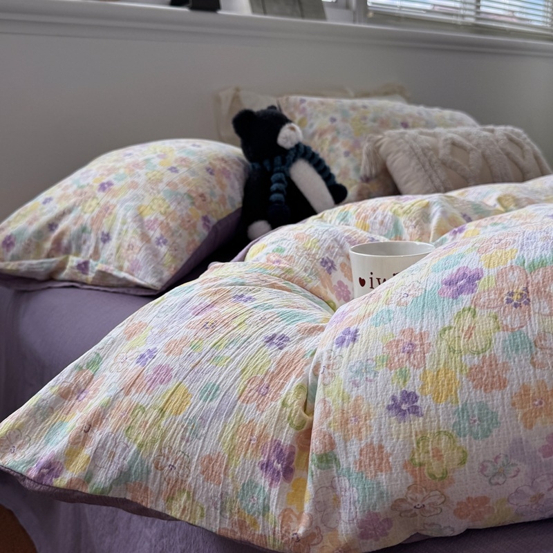 Keturių dalių patalynės komplektas iš egiptietiškos ilgaplaukes medvilnės: antklodės užvalkalas ir lakštai, tie-dye spausdinimas su karikatūrų motyvu, skandinaviškas stilius