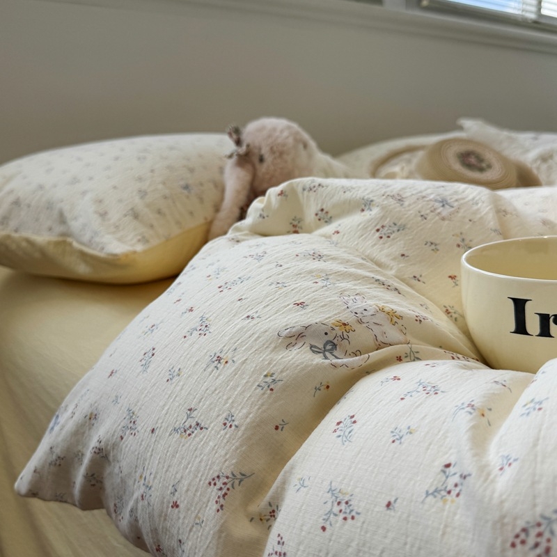 Keturių dalių patalynės komplektas iš egiptietiškos ilgaplaukes medvilnės: antklodės užvalkalas ir lakštai, tie-dye spausdinimas su karikatūrų motyvu, skandinaviškas stilius