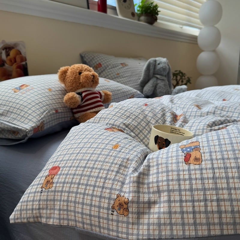 Keturių dalių patalynės komplektas iš egiptietiškos ilgaplaukes medvilnės: antklodės užvalkalas ir lakštai, tie-dye spausdinimas su karikatūrų motyvu, skandinaviškas stilius