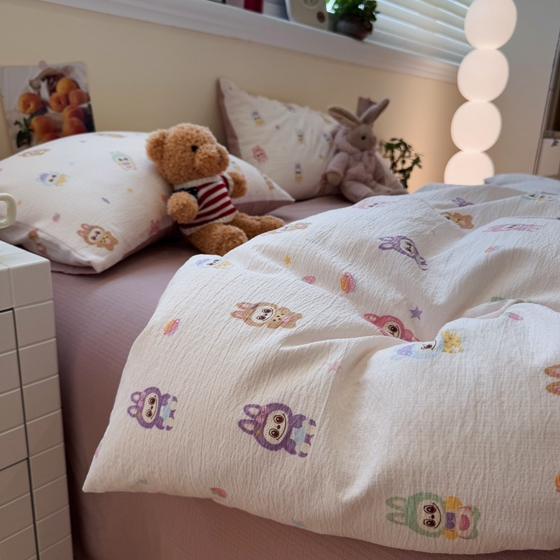 Keturių dalių patalynės komplektas iš egiptietiškos ilgaplaukes medvilnės: antklodės užvalkalas ir lakštai, tie-dye spausdinimas su karikatūrų motyvu, skandinaviškas stilius