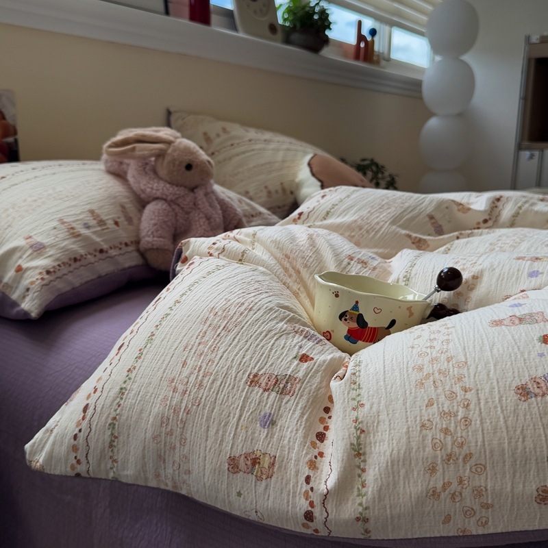 Keturių dalių patalynės komplektas iš egiptietiškos ilgaplaukes medvilnės: antklodės užvalkalas ir lakštai, tie-dye spausdinimas su karikatūrų motyvu, skandinaviškas stilius