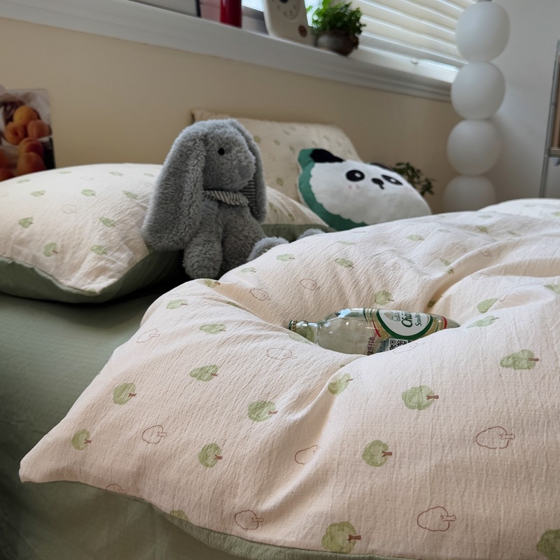 Keturių dalių patalynės komplektas iš egiptietiškos ilgaplaukes medvilnės: antklodės užvalkalas ir lakštai, tie-dye spausdinimas su karikatūrų motyvu, skandinaviškas stilius