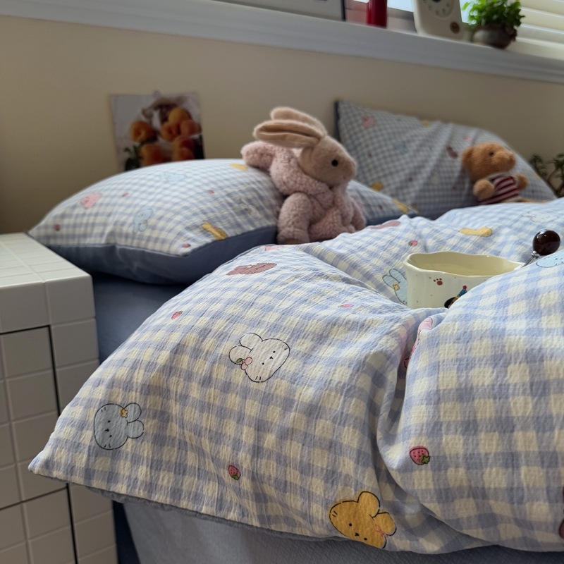 Keturių dalių patalynės komplektas iš egiptietiškos ilgaplaukes medvilnės: antklodės užvalkalas ir lakštai, tie-dye spausdinimas su karikatūrų motyvu, skandinaviškas stilius