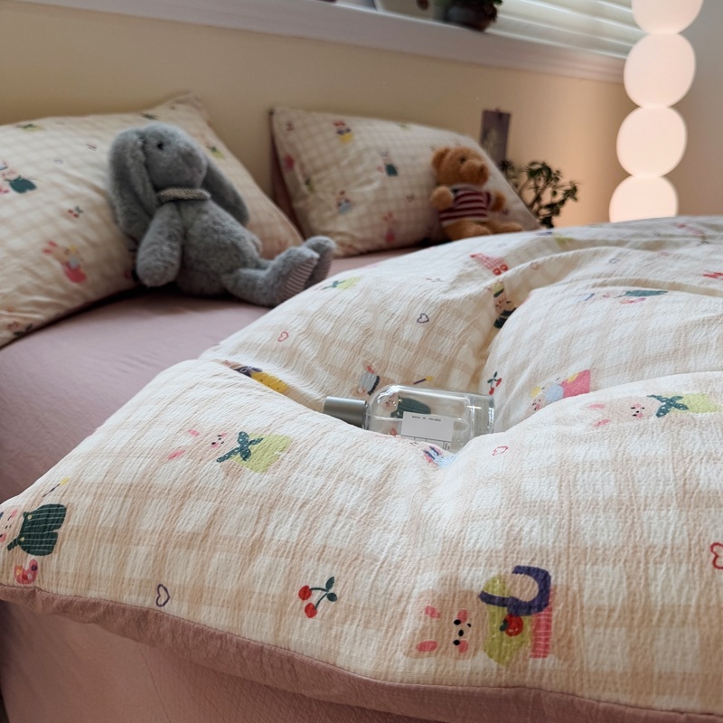 Keturių dalių patalynės komplektas iš egiptietiškos ilgaplaukes medvilnės: antklodės užvalkalas ir lakštai, tie-dye spausdinimas su karikatūrų motyvu, skandinaviškas stilius